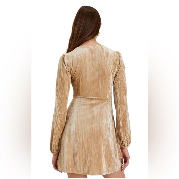 Lulus Refined Sensation Champagne Crushed Velvet Keyhole Mini Dress Medium NWOT - Picture 3 of 12